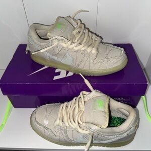 Nike SB Dunk Low Mummy Cream and Light Neon Green Sneakers Men’s 7 Y7 W8